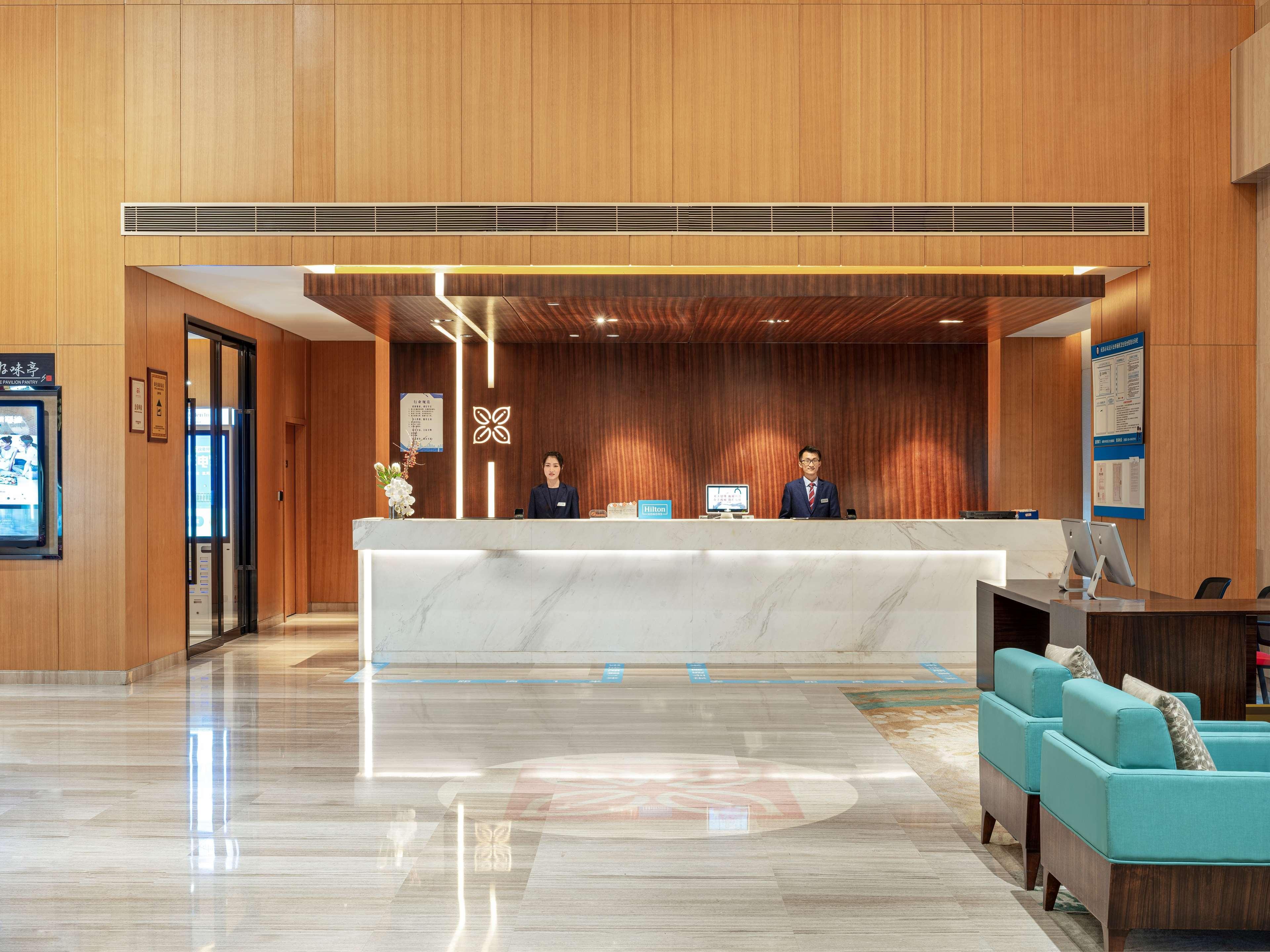 Hilton Garden Inn Chengdu Huayang Exteriör bild
