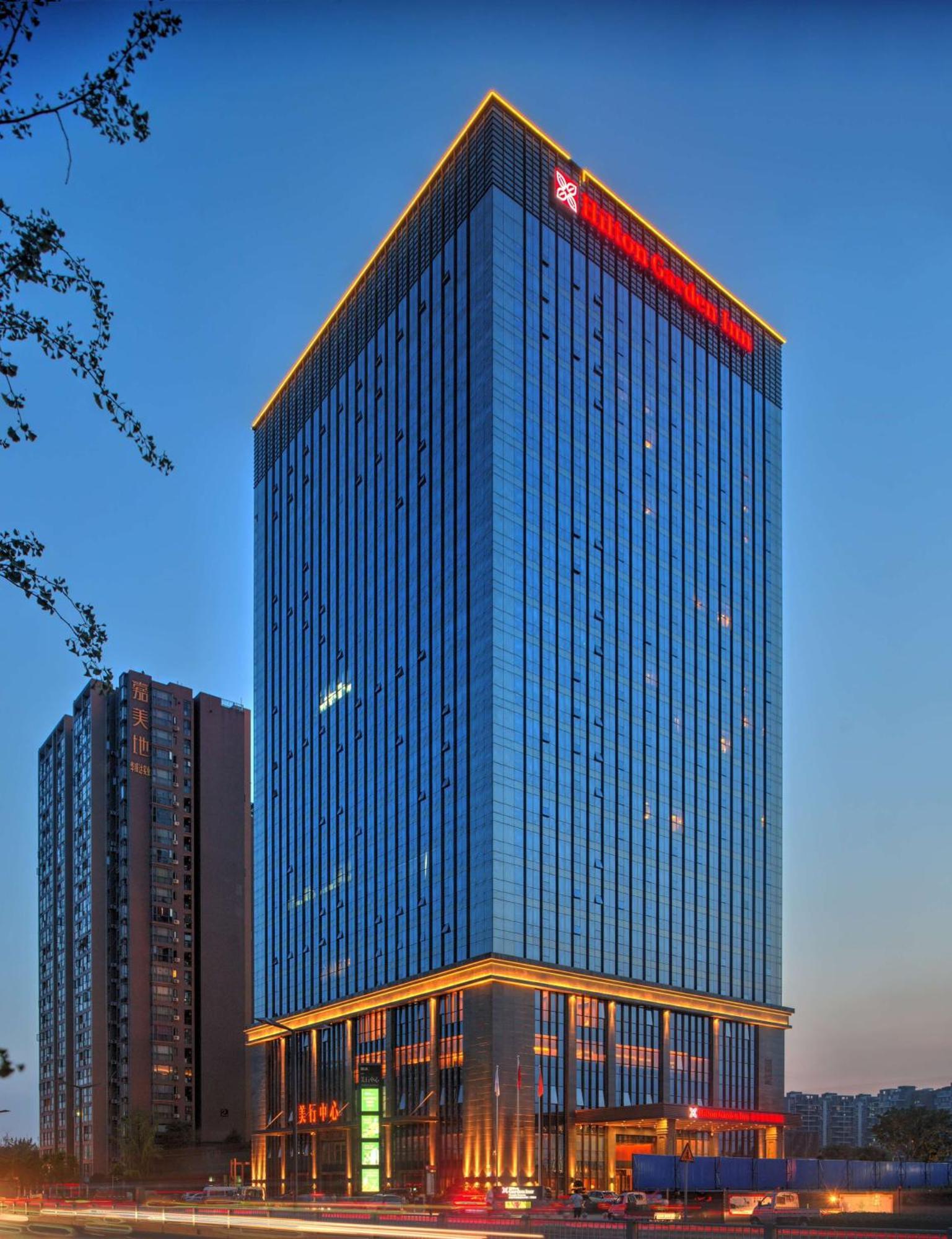 Hilton Garden Inn Chengdu Huayang Exteriör bild