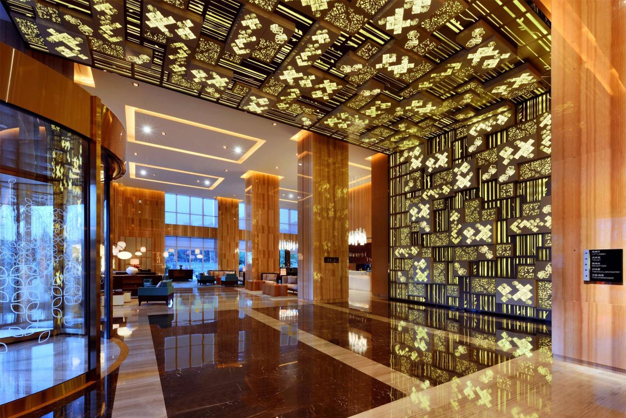 Hilton Garden Inn Chengdu Huayang Exteriör bild